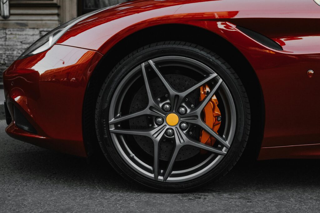 Universalios padangos 195/65 R15 – biudžetiniai variantai